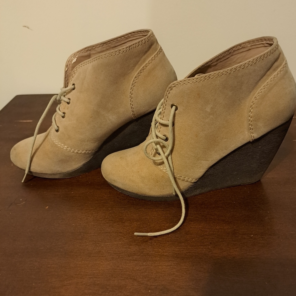 Bakers Tan wedges